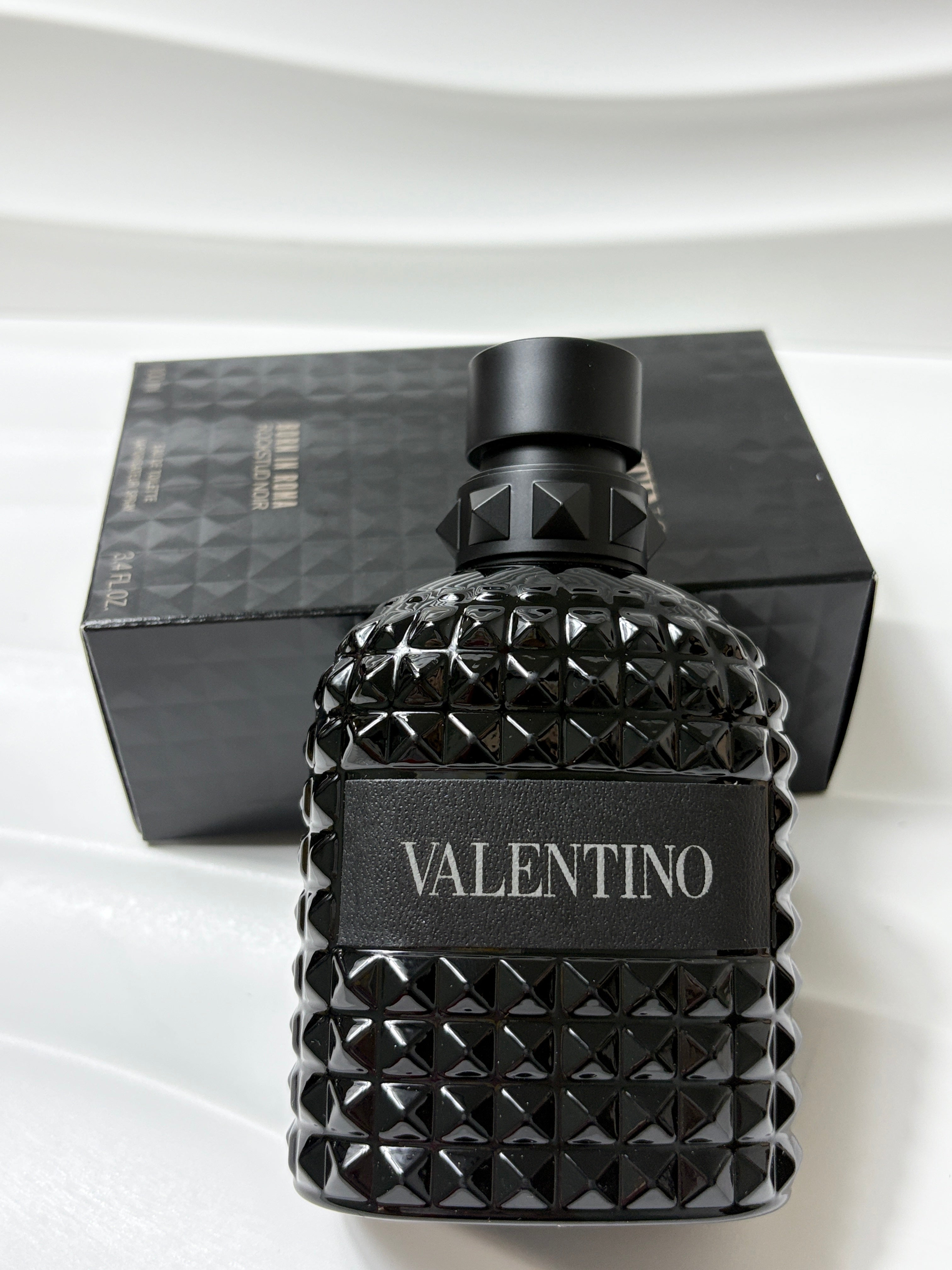 VALENTINO BORN IN ROMA "ROCKSTUD NOIR"
