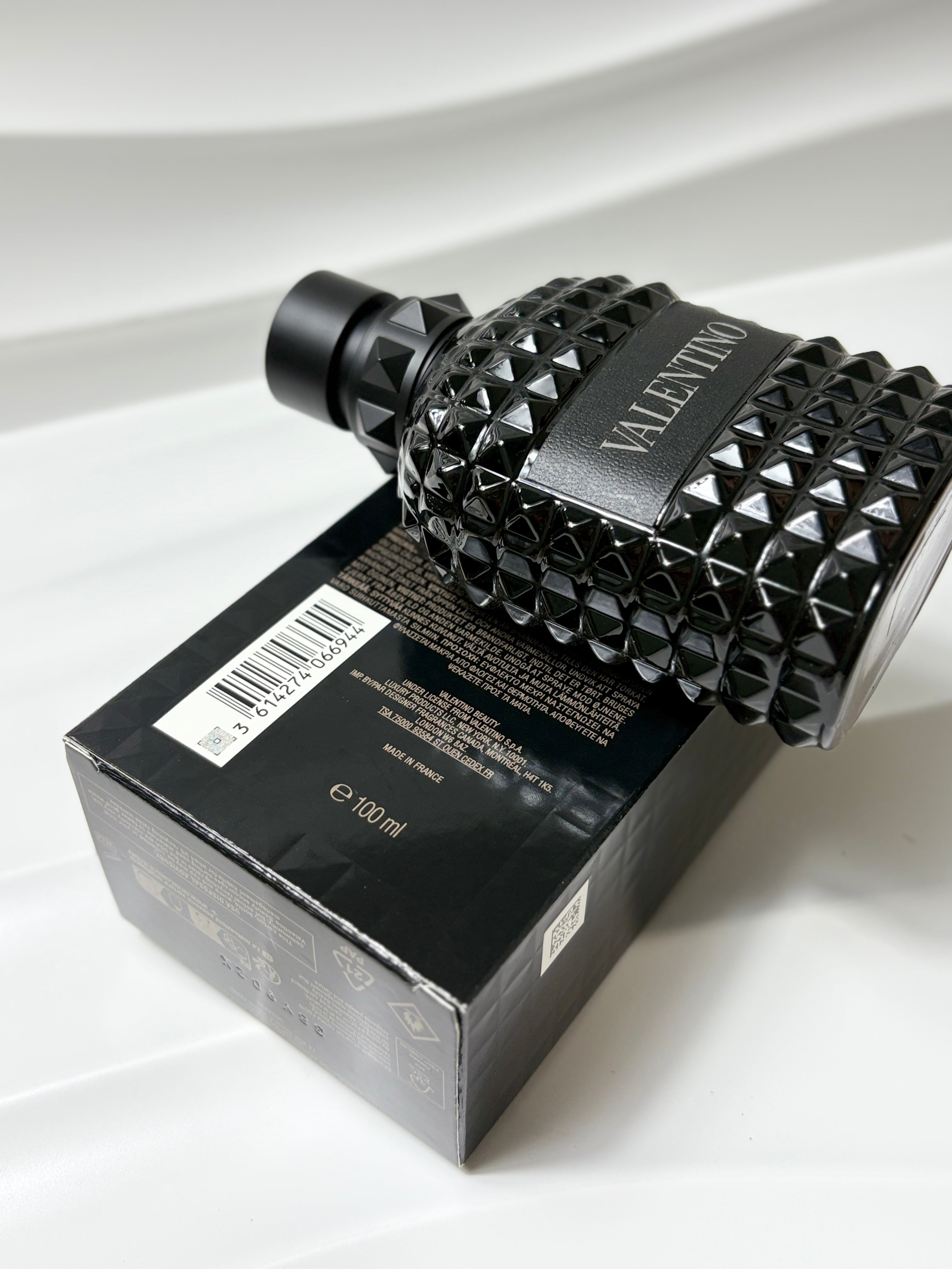 VALENTINO BORN IN ROMA "ROCKSTUD NOIR"